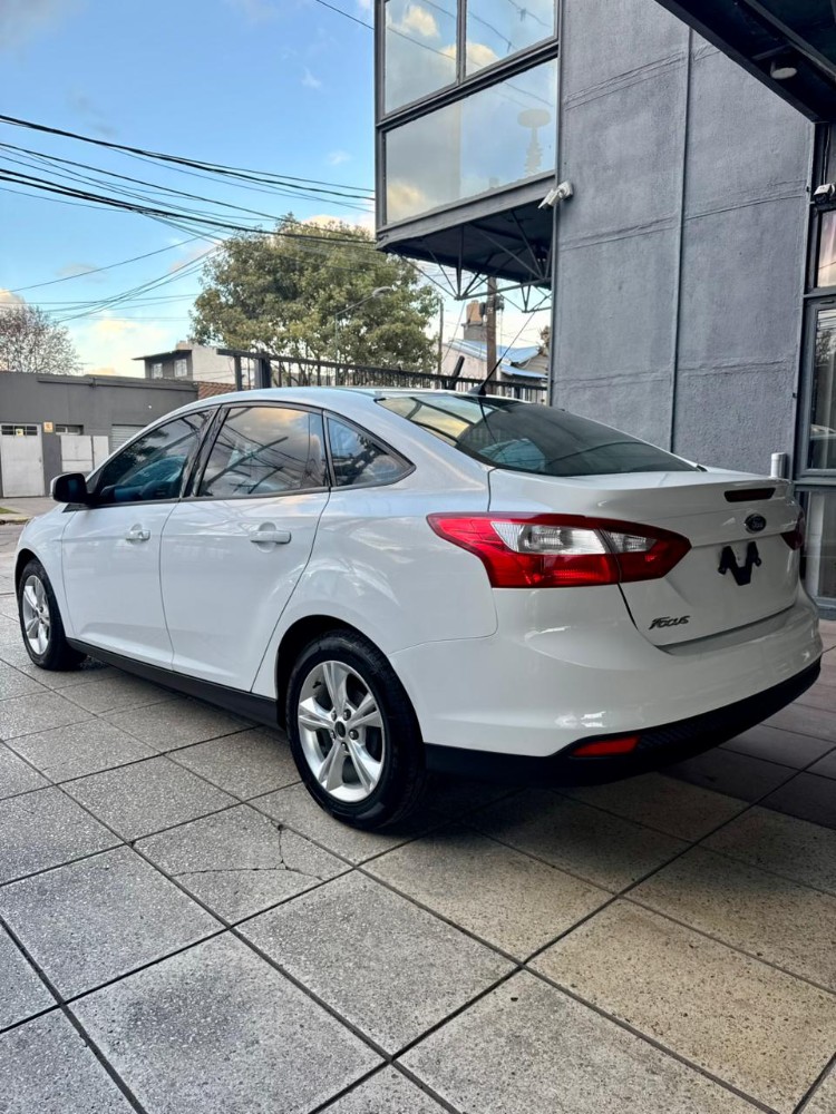 Ford Focus 1.6 S SEDAN — foto 6